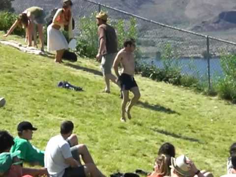 Sasquatch 2009 — Guy starts dance party
