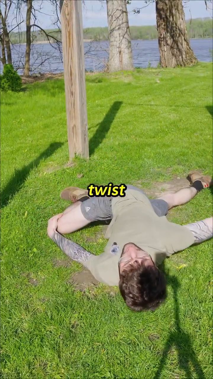 8.8s — 등을 대고 누워 무릎을 옆으로 떨어뜨린 supine spinal twist