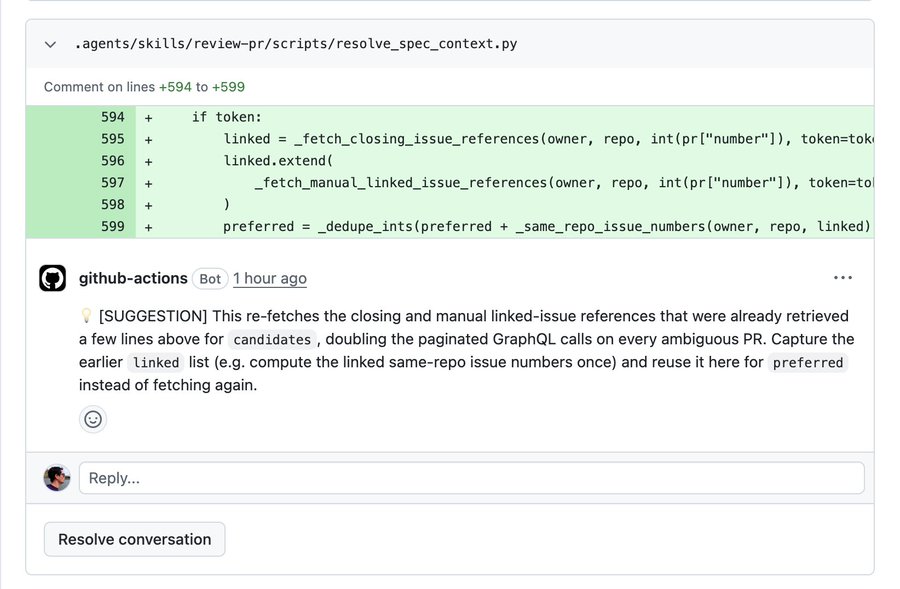resolve_spec_context.py의 594~599행에 달린 자동 리뷰 코멘트가 이미 가져온 연결 이슈 목록을 재사용해 중복 GraphQL 호출을 줄이라고 제안하는 화면
